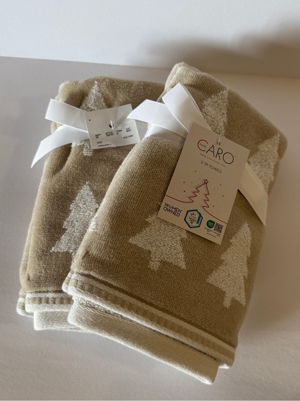 CARO hand towels 2 sets of 2 Christmas Trees NWT